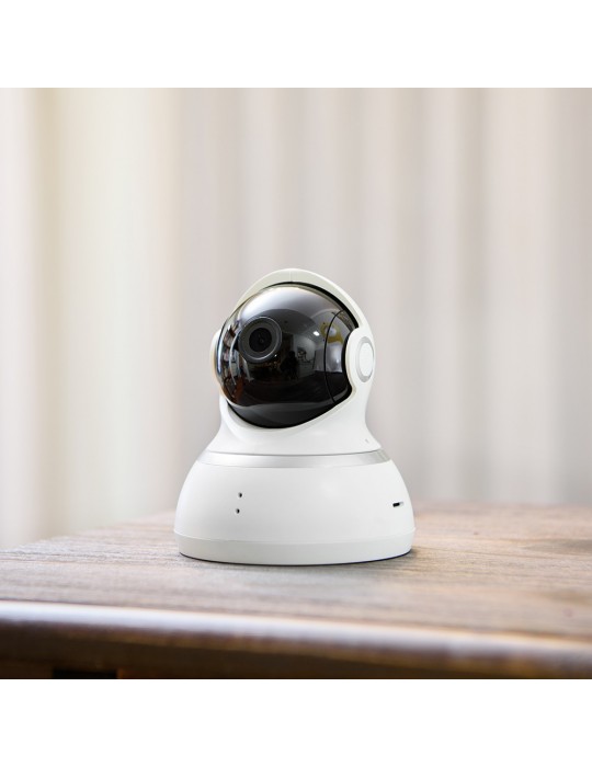 [H20] YI Domo Cámara Vigilancia Blanco 1080p Interno Cámara IP, sobre mesa de madera