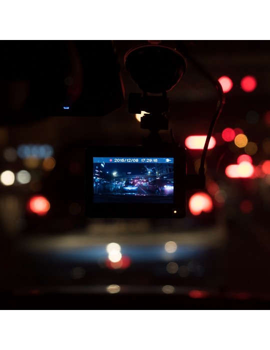 [C10] YI Cámara de salpicadero inteligente Full HD 1080P en el coche de noche.